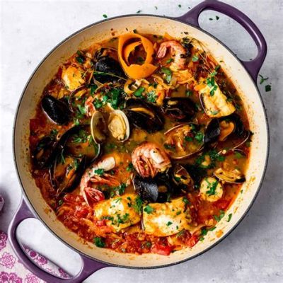  생선 스튜 Bouillabaisse! 남프랑스의 신선한 바다 풍미를 한 그릇에 담아 드세요.